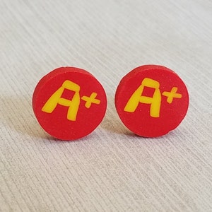 Clip escolar sobre pendientes Rojo A + Clip-On Pendiente divertido Maestro Estudiante Clase Regalo Joyería Graduación Boleta de calificaciones Regalo Cumpleaños Borrador Joyería
