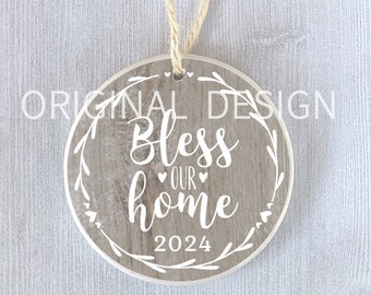 Bless Our Home-ornament - Gepersonaliseerd cadeau voor nieuw huis, aangepaste aandenken eerste kerst thuis, rustiek housewarmingcadeau voor stel