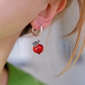 Red currant lampwork glass hoop earrings murano glass berry jewellery zdjęcie 3