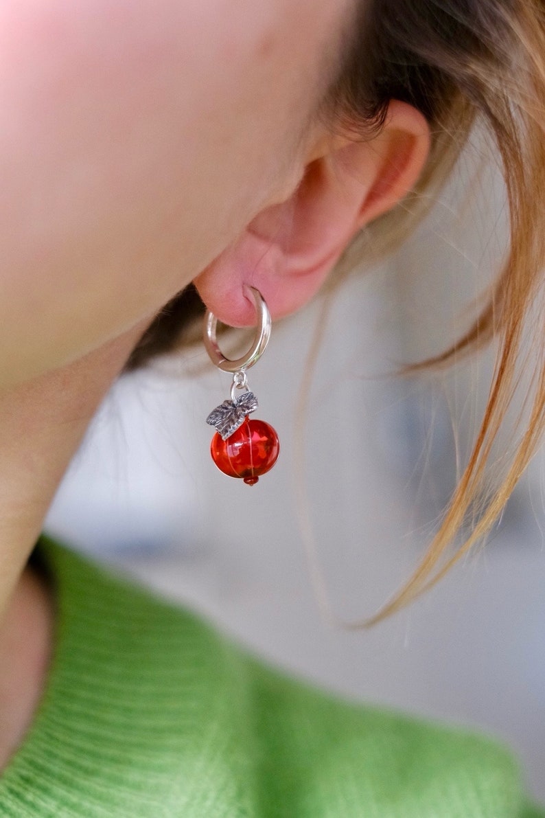 Red currant lampwork glass hoop earrings murano glass berry jewellery zdjęcie 3
