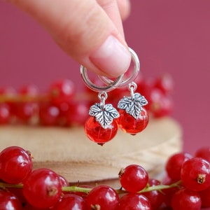 Red currant lampwork glass hoop earrings murano glass berry jewellery zdjęcie 1