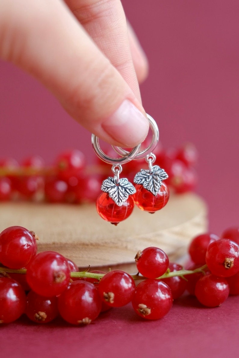 Red currant lampwork glass hoop earrings murano glass berry jewellery zdjęcie 1