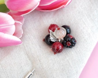Blackberry and currant lampwork needle brooch