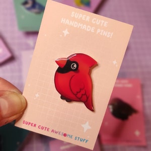 Pin de pájaro cardenal, pines hechos a mano, insignias de pin del Reino Unido, insignia de pin de Birb, regalos de pájaros, pájaros lindos, pin lindo, insignia de Birb, insignia de pájaro