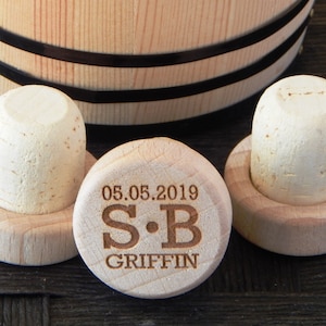 Engraved Wood Wine Stoppers Wedding Favor Personalized Bottle Cork Stopper Set image 1