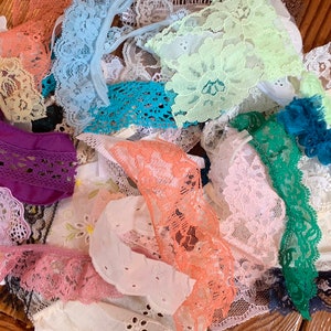 Mixed Lot of 20 Vintage/New Lace and Trim. Grab Bag of 25 Lace Pieces. Junk Journal Embellishments. Scrapbook Pieces. Trim Pieces. Remnants