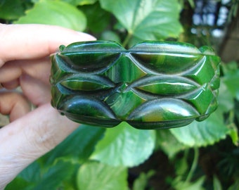 Vintage 1 1/8" Bakelite Bracelet! Marbled Green & Yellow w/ Geometric Carvings!