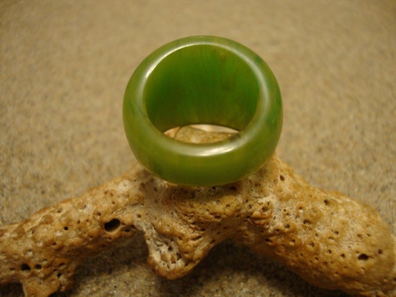 Vintage Bakelite Asymmetrical Ring; Size 5.25; Ma… - image 2