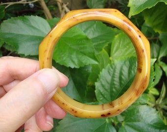 Vintage Octagon Bakelite Bracelet; Beveled Edges; Marbled Custard/Merlot Colors!