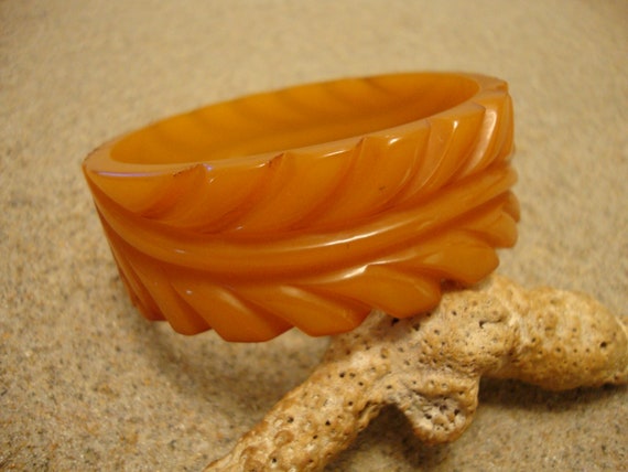 Vintage 1" Semi Translucent Orange Bakelite Brace… - image 5