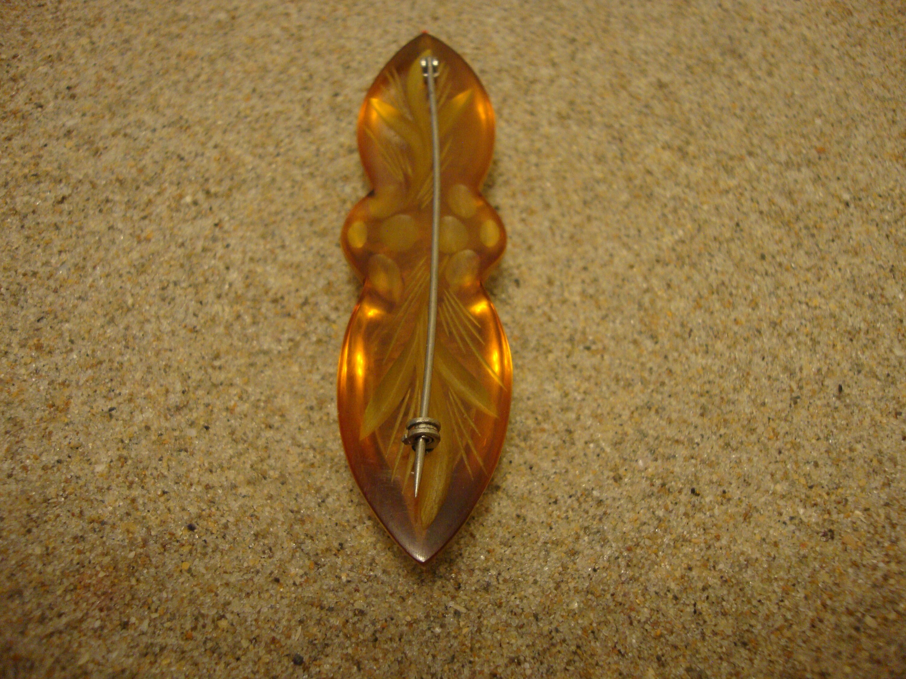 Ancienne Broche Fleurie Art Nouveau / Art Déco En Bakélite Et Acier - Vintage Des Années Folles