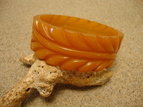 Vintage 1" Semi Translucent Orange Bakelite Brace… - image 6