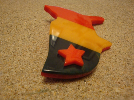 Signed Shultz Bakelite Brooch! Large Laminated Re… - image 7