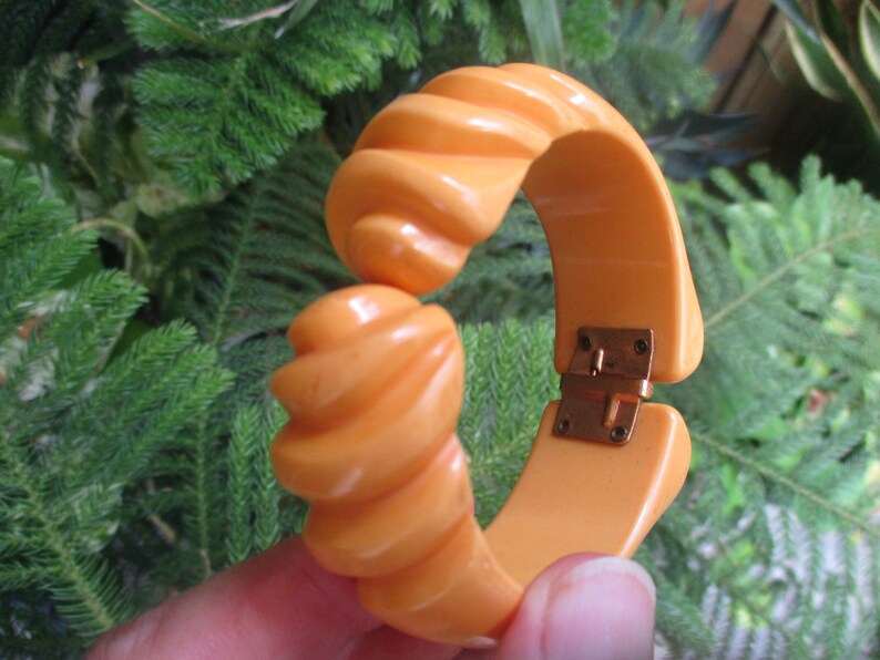 Gorgeous Deep Contoured Carvings!! Beautiful Butterscotch Clamper Bracelet