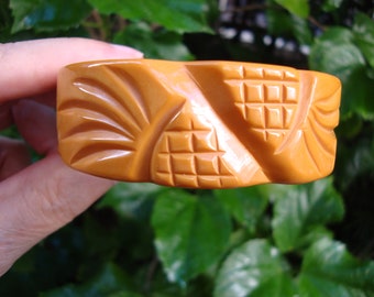 Unique Vintage 1" Goldenrod Bakelite Bracelet! Rare Split Flower/Leaf Carvings!