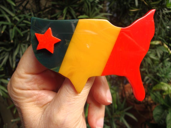 Signed Shultz Bakelite Brooch! Large Laminated Re… - image 1