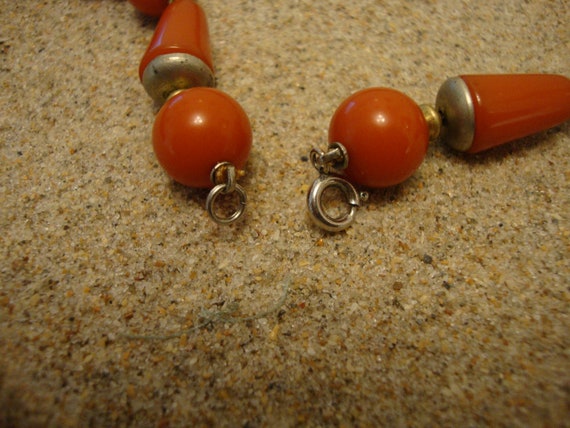 Vintage Burnt Orange Bakelite Necklace! Round, Co… - image 8