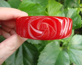 Vintage 1" Bakelite Bracelet! Bright Cherry Red w/ Two Flower & Leaf Carvings!