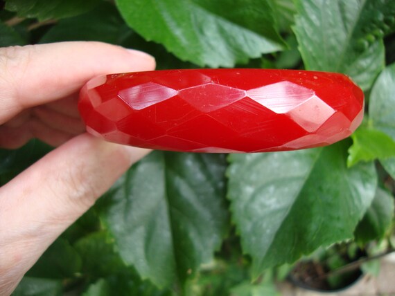 Beautiful Vintage 3/4" Cherry Red Bakelite Bracel… - image 1