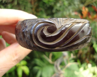 Vintage 7/8" Midnight Green Bakelite Bracelet! Lovely Wave & Textured Carvings!