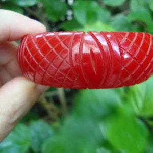 Vintage 7/8&quot; Cherry Red Bakelite Bracelet! Abstract Flower/Crosshatch Carvings!