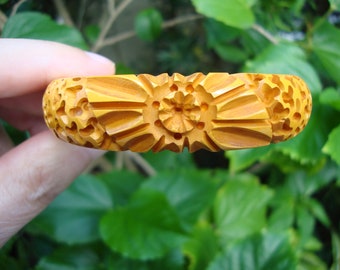 Vintage 5/8" Goldenrod Bakelite Bracelet! Beautiful Flower & Wormwood Carvings!