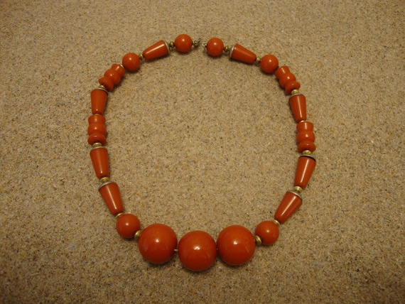 Vintage Burnt Orange Bakelite Necklace! Round, Co… - image 3