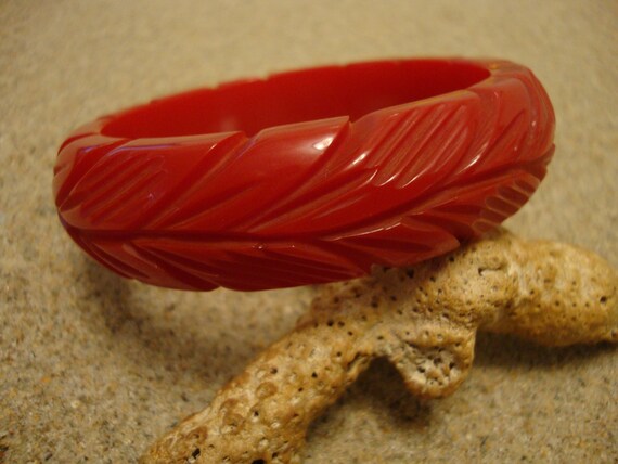 Gorgeous Vintage Cherry Red Bakelite Bracelet! Be… - image 5