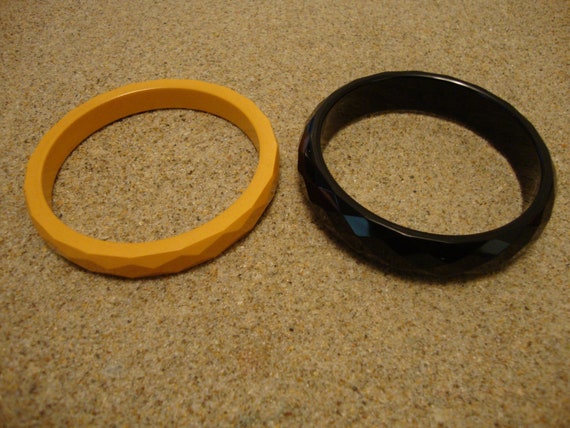 Pair of Vintage Faceted Bakelite Bracelets! Bumbl… - image 5