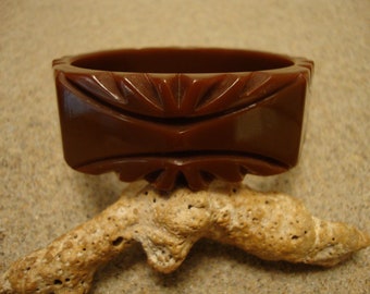 Vintage Chocolate Brown Bakelite Bracelet: Geometric Carvings