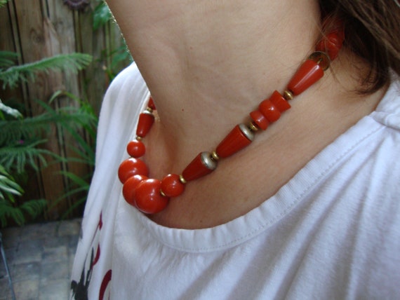 Vintage Burnt Orange Bakelite Necklace! Round, Co… - image 2