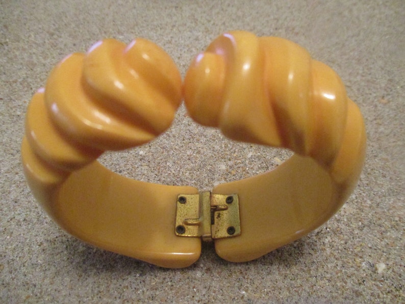 Gorgeous Deep Contoured Carvings!! Beautiful Butterscotch Clamper Bracelet