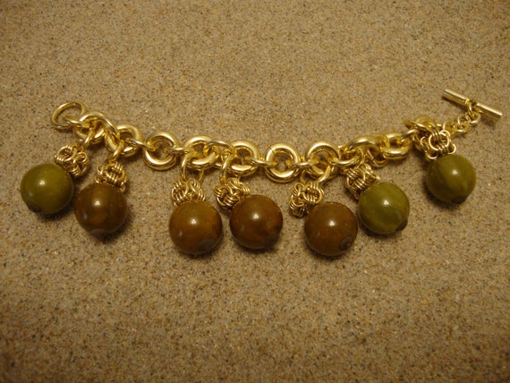 Artisan 8" Marbled Bakelite Bracelet Goldtone Cha… - image 1