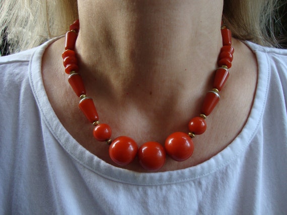 Vintage Burnt Orange Bakelite Necklace! Round, Co… - image 1