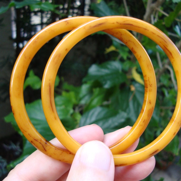 Vintage paar 3/16 "bakeliet armbanden! Gemarmerde Butterscotch &bruine kleuren!