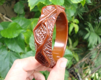 Super Rare Vintage Bakelite Bracelet! Chocolate Brown w/ Abstract Carved Design!