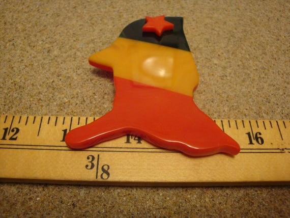 Signed Shultz Bakelite Brooch! Large Laminated Re… - image 9