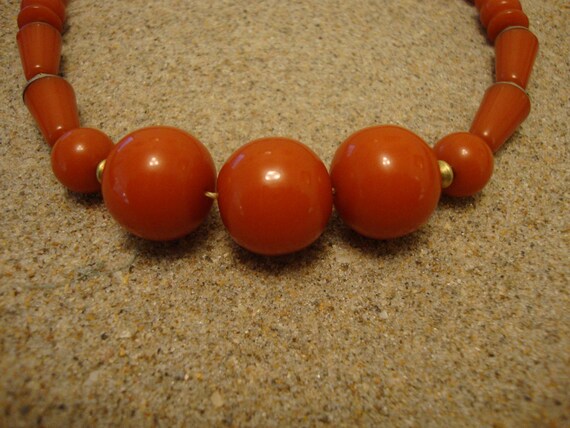 Vintage Burnt Orange Bakelite Necklace! Round, Co… - image 5