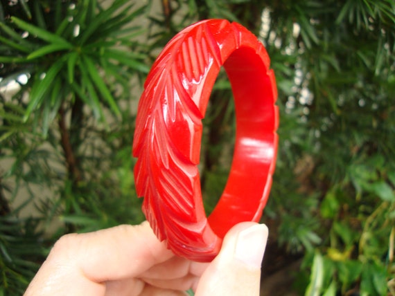 Gorgeous Vintage Cherry Red Bakelite Bracelet! Be… - image 2