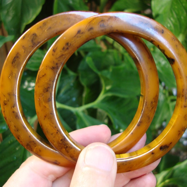 Vintage Paar 1/4 "Bakeliet "Flying Saucer" Armbanden! Gemarmerde Butterscotch/Bruine Kleuren!