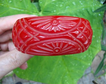 Awesome 1.25" Vintage Bakelite Bracelet! Cherry Red; Fan & Crosshatch Carvings!