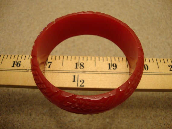 Vintage 1" Bakelite Bracelet! Cherry Red w/ Cool … - image 9