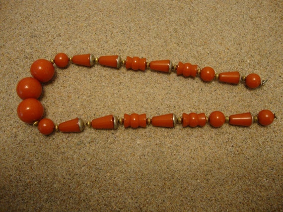 Vintage Burnt Orange Bakelite Necklace! Round, Co… - image 6