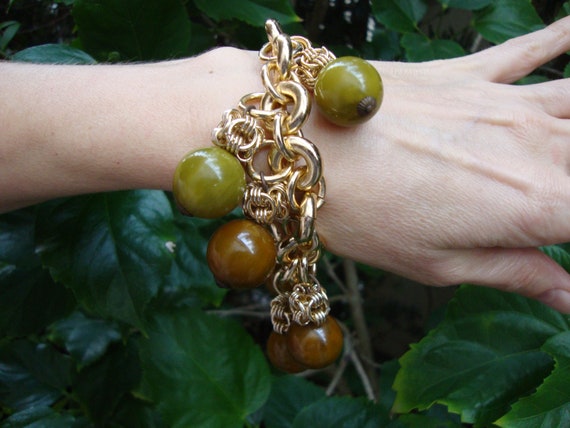 Artisan 8" Marbled Bakelite Bracelet Goldtone Cha… - image 4