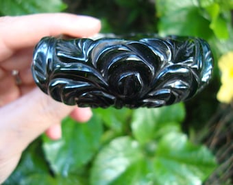 Vintage 7/8" Midnight Green Bakelite Bracelet! Lovely Flower & Leaf Carvings!