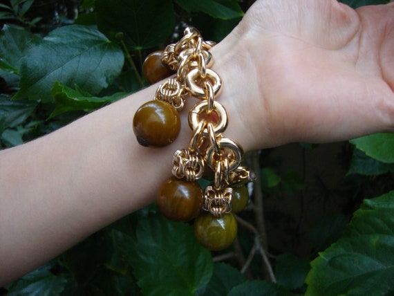 Artisan 8" Marbled Bakelite Bracelet Goldtone Cha… - image 2
