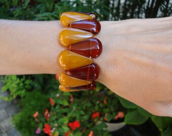 Cool Vintage Bakelite Stretch Bracelet! Translucent Cherry & Marbled Butterscotch Colors!