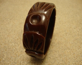 Vintage 7/8" Chocolate Brown Bakelite Bracelet! Abstract Flower & Leaf Carvings!