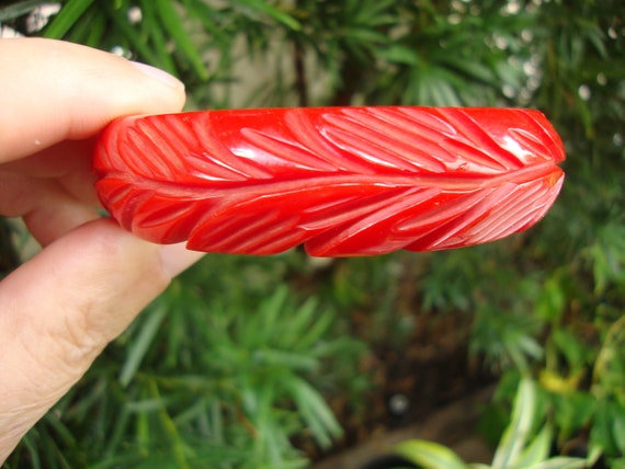 Gorgeous Vintage Cherry Red Bakelite Bracelet! Be… - image 4