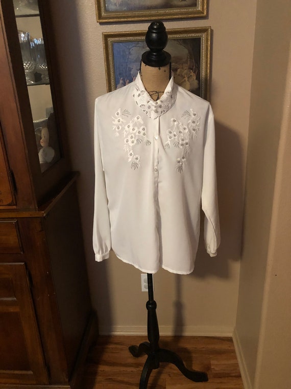 Lovely 1980s embroidered floral blouse size large